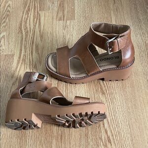 Blondo Women's Brown Platform Sandals